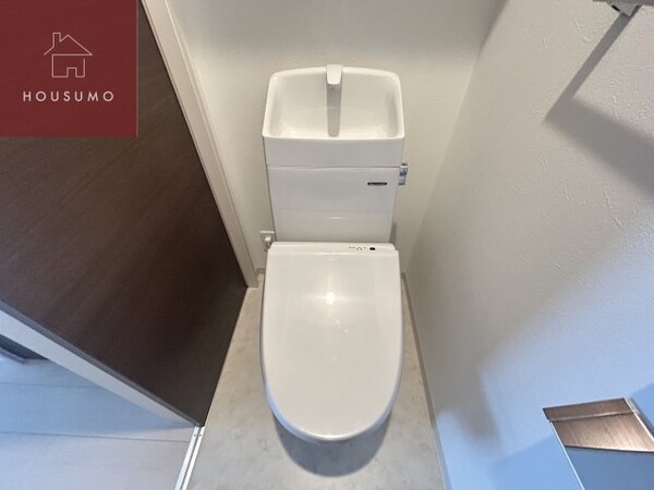 トイレ(落ち着いた色調のトイレです)