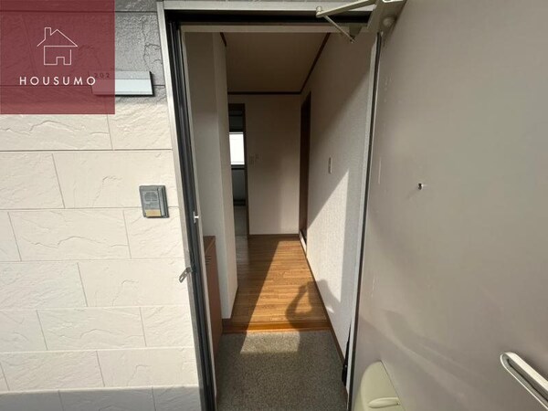 玄関(同施工会社・同型モデルの室内です。（参考写真・イメージ写真）)