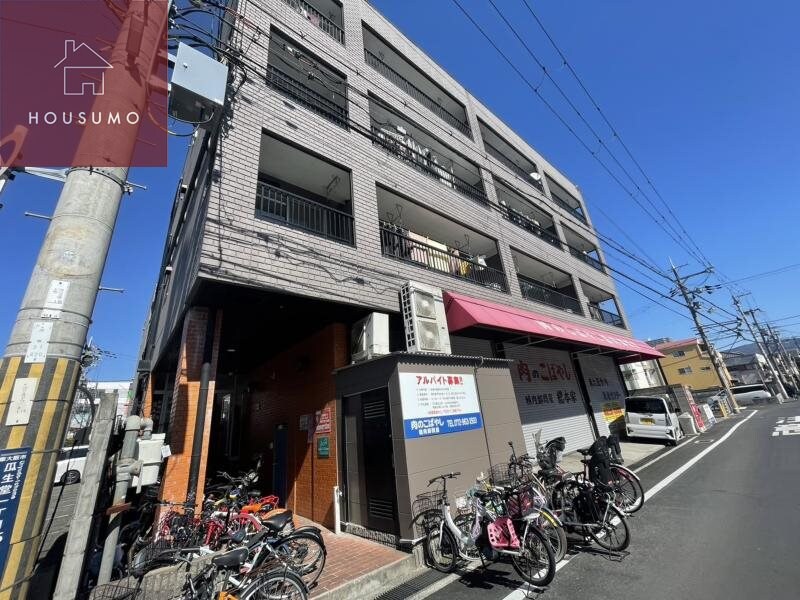 物件外観写真1　(外観は落ち着いています)