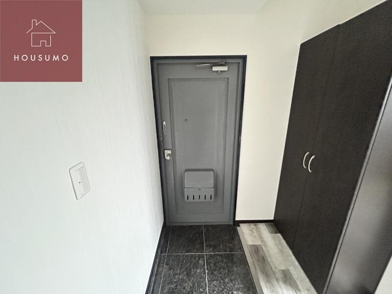 物件内観写真9　(ゆったりとした玄関です)