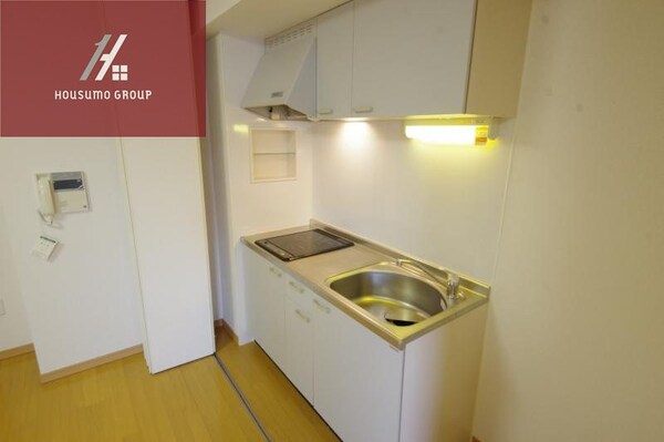 キッチン(落ち着いて過ごせるお部屋なので、寝室にいかがでしょうか)