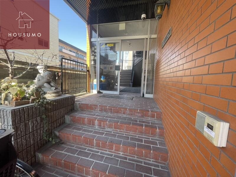 物件外観写真2　(毎日通るエントランスはこのようになっています)