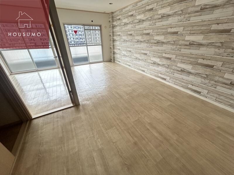 物件内観写真4　(こちらのリビングで趣味の時間をお楽しみください)