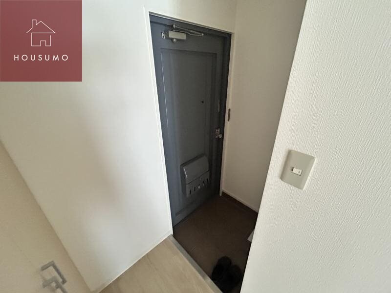 物件内観写真9　(明るい玄関です)