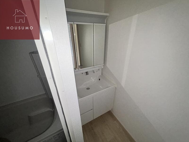 物件内観写真19　(独立洗面台あり、毎朝おしゃれに忙しい女性の方におすすめです)