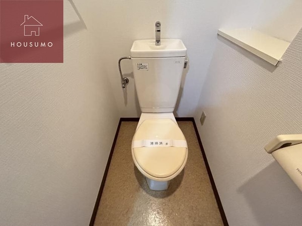 トイレ(落ち着いた色調のトイレです)