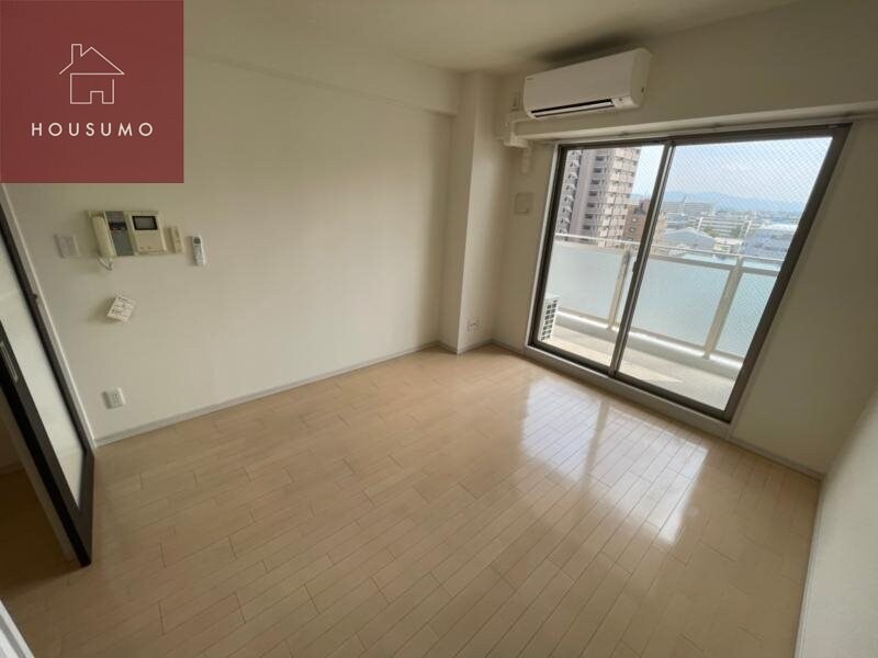 物件内観写真4　(こちらの居間で趣味の時間をお楽しみください)