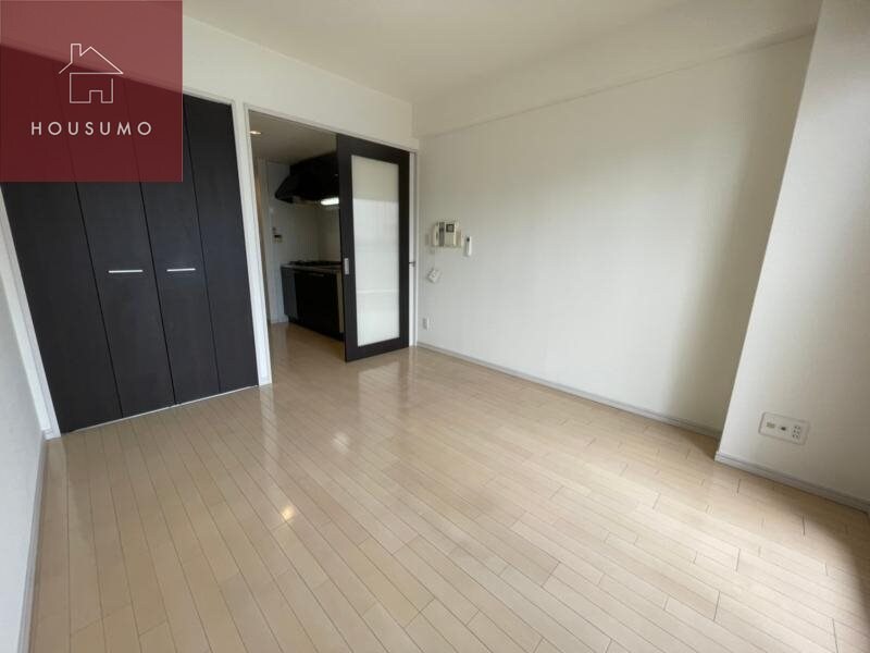 物件内観写真6　(広々とした洋室です)