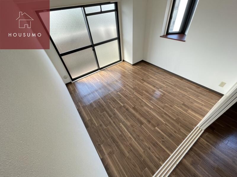 物件内観写真8　(開放的な寝室です)