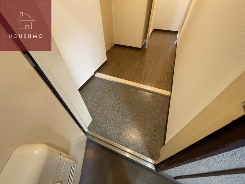 物件内観写真10　(明るい玄関です)