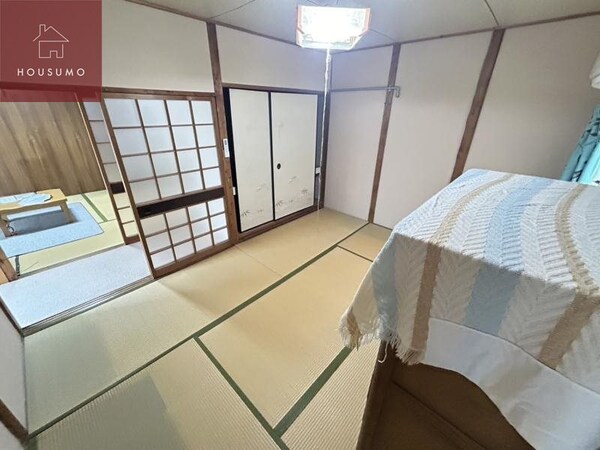 寝室(落ち着いた色調の寝室です)