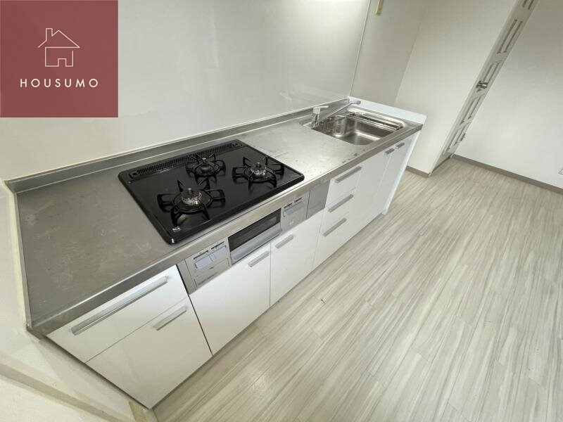 物件内観写真6　(コンパクトなキッチンで掃除もラクラク)