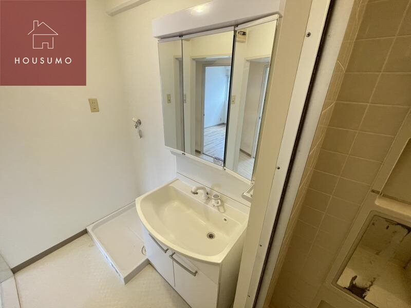 物件内観写真19　(独立洗面台、朝の身支度には欠かせません)