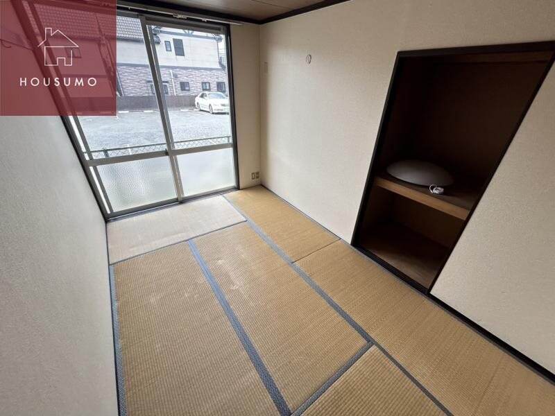 物件内観写真27　(和室がひろがる居住スペース)