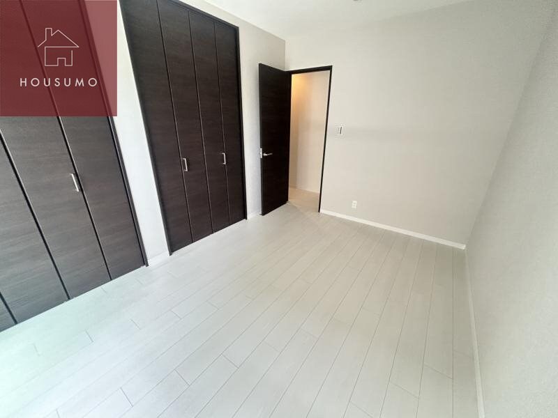 物件内観写真25　(個人の部屋や寝室として使える洋室です)