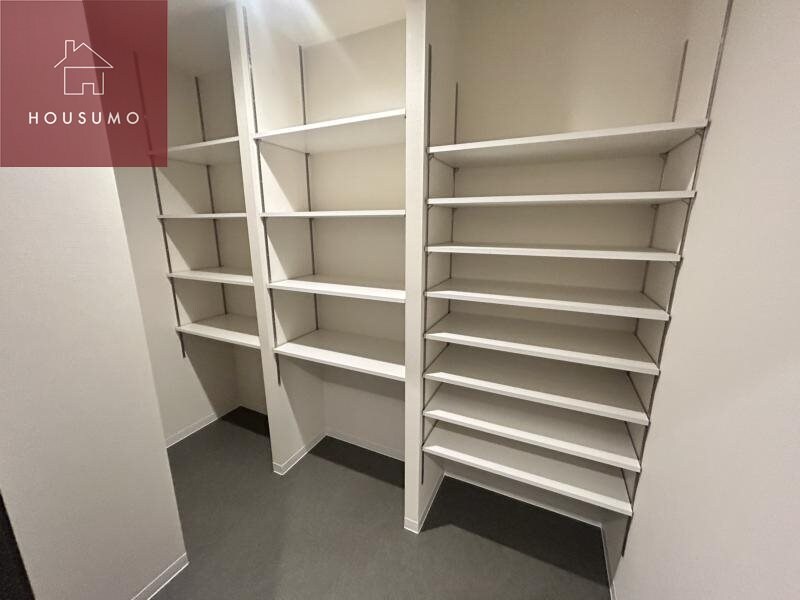 物件内観写真28　(便利な収納スペースです)