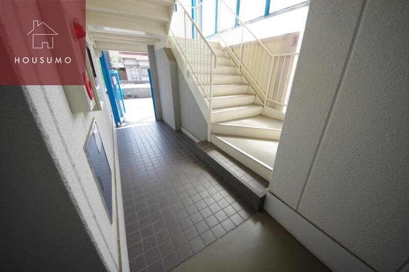 物件外観写真2　(建物の内部です)