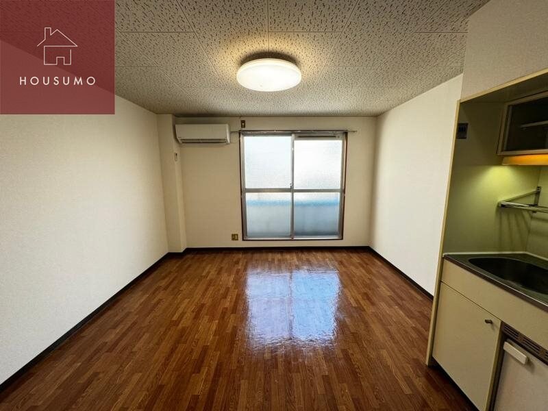 物件内観写真8　(個人の部屋や寝室として使える洋室です)