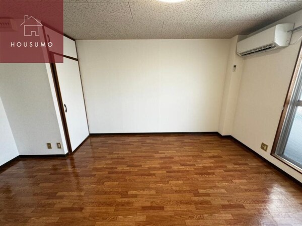 洋室(使い勝手のいい洋室です)