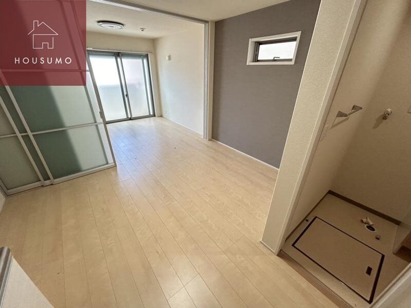 物件内観写真8　(落ち着いた色調の寝室です)