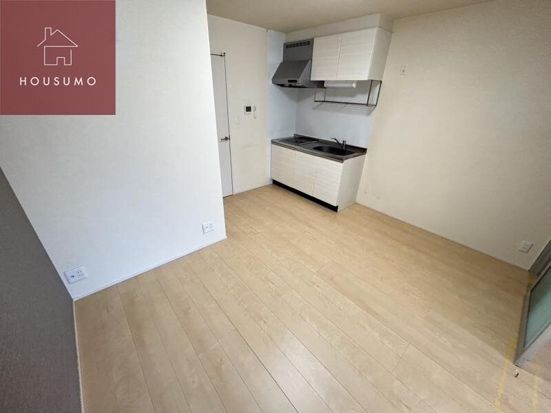 物件内観写真16　(こちらの居間で趣味の時間をお楽しみください)