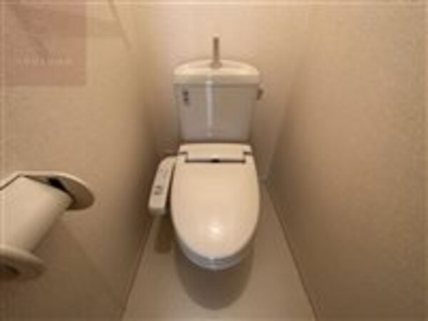 トイレ(落ち着いた色調のトイレです)