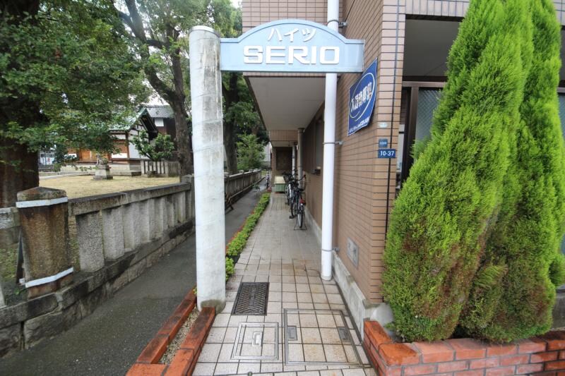 物件外観写真2　(エントランスです)