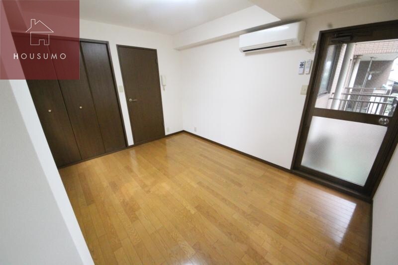 物件内観写真13　(お子さんと一緒に遊べます)