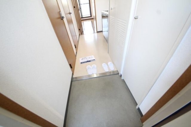 物件内観写真8　(落ち着いた玄関です)