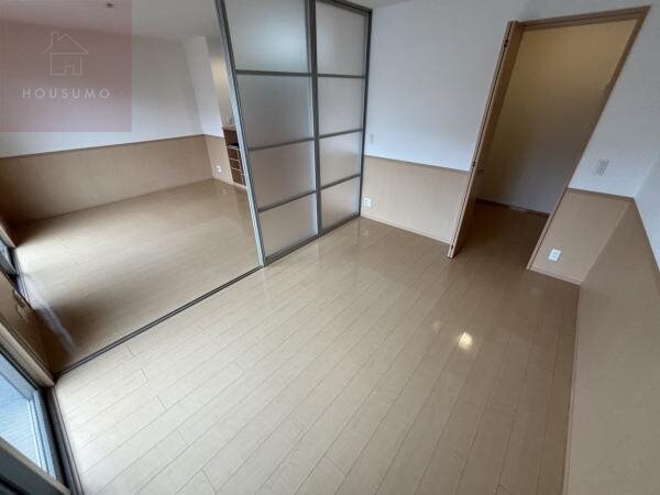 寝室(落ち着いて過ごせるお部屋なので、寝室にいかがでしょうか)