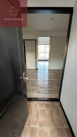 物件内観写真19　(明るい玄関です)