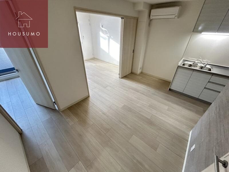 物件内観写真5　(ゆったりとした居間です)