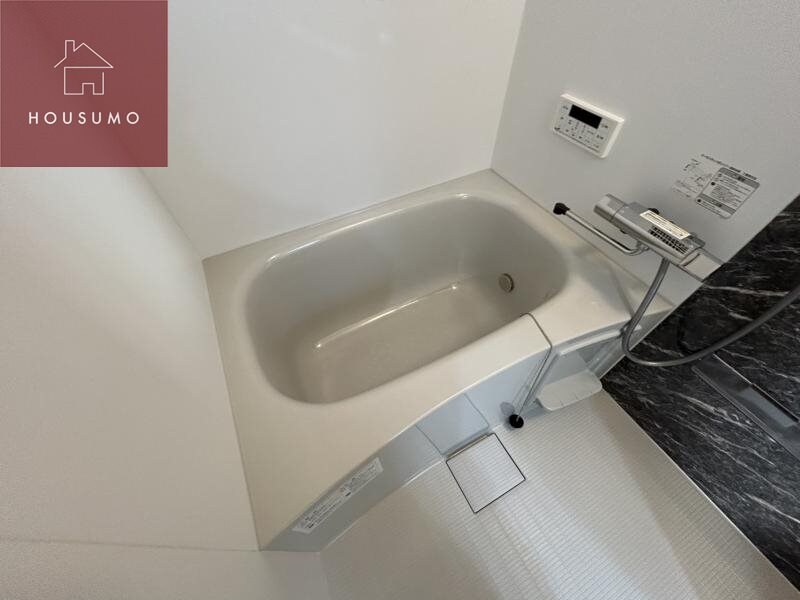 物件内観写真7　(日々の疲れを癒すお風呂付です)