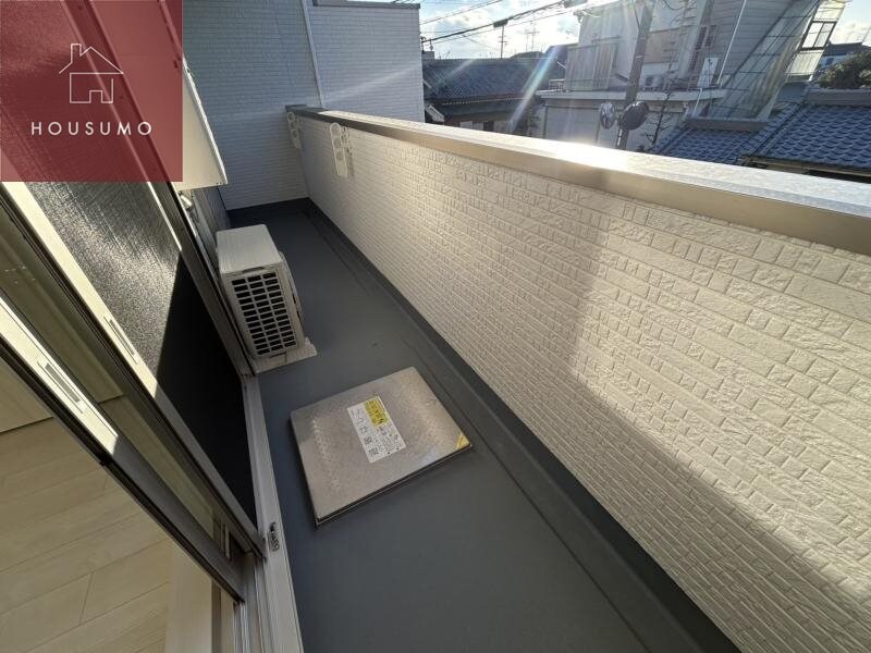 物件内観写真13　(開放的で明るい空間を演出してくれるバルコニーです)