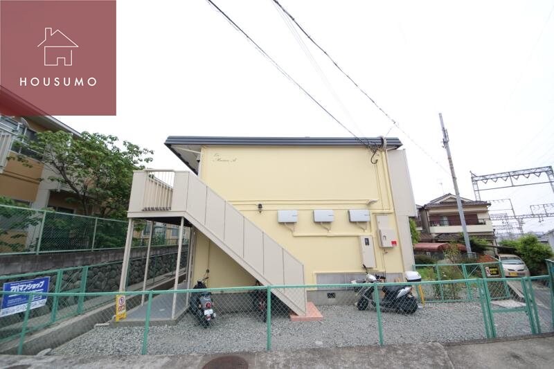 物件外観写真3　(きれいな外観です)