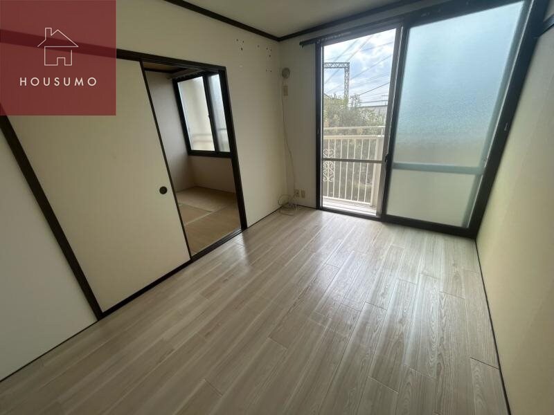 物件内観写真21　(落ち着いた色調の洋室です)