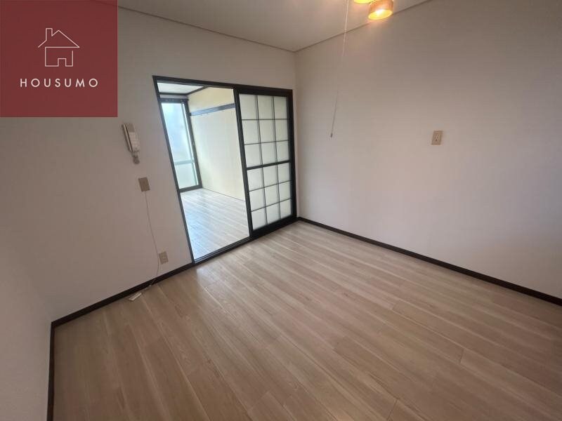 物件内観写真25　(広々とした洋室です)