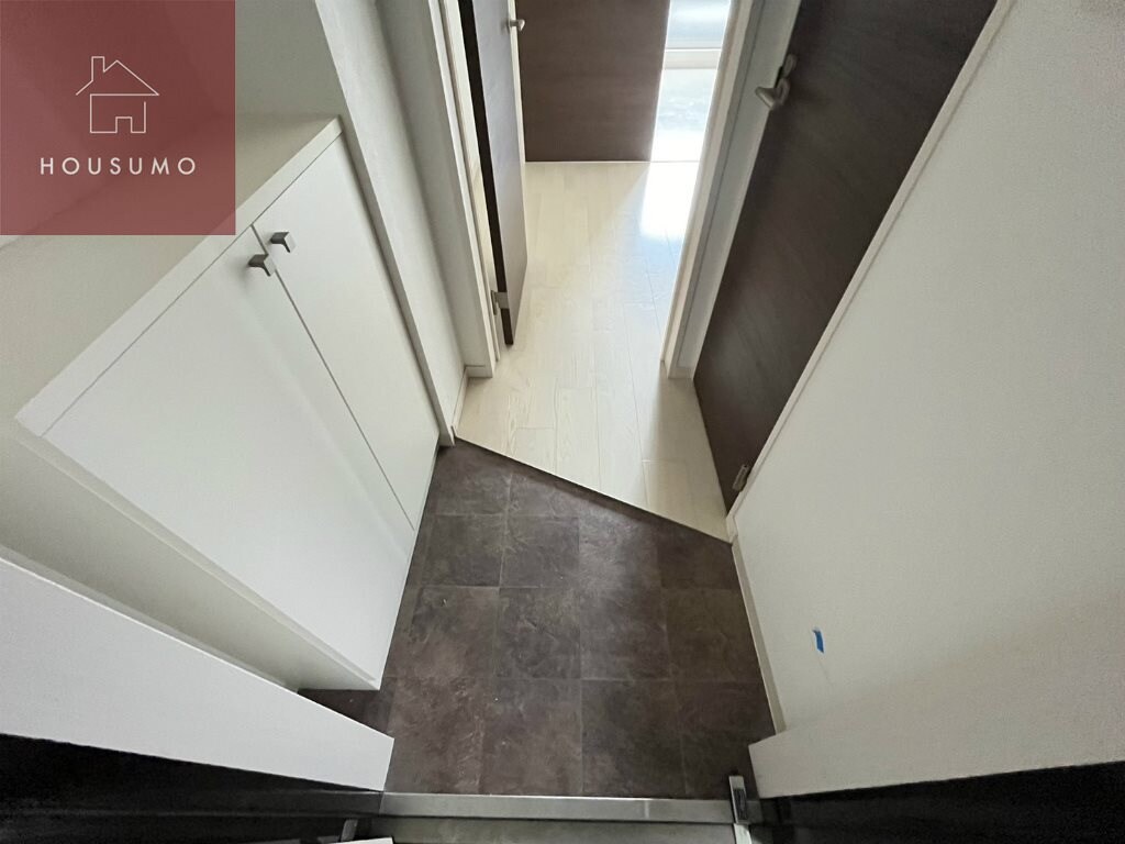 物件内観写真12　(ゆったりとした玄関です)