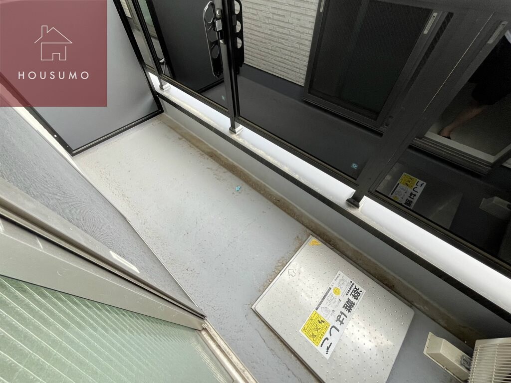 物件内観写真15　(開放的で明るい空間を演出してくれるバルコニーです)