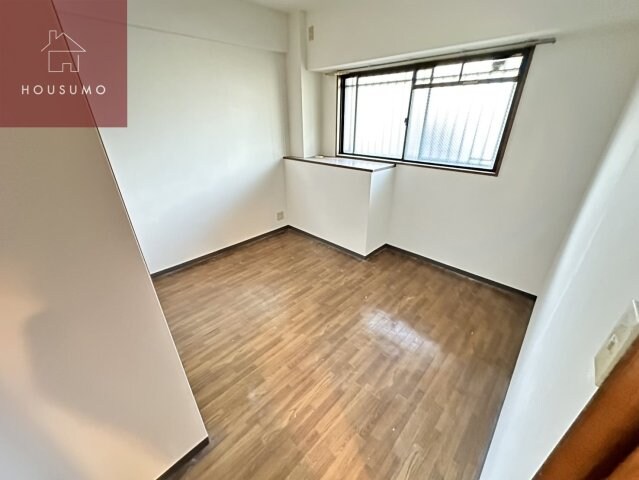 物件内観写真7　(明るい洋室です)