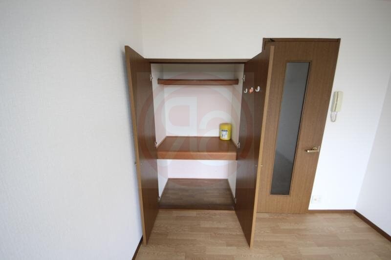 物件内観写真18　(収納豊富です)