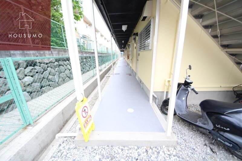 物件外観写真2　(ゆとりのあるロビーです)