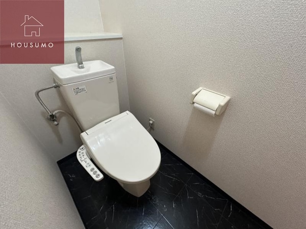 トイレ(落ち着いた色調のトイレです)