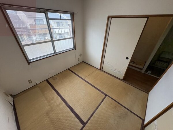 和室(収納スペース豊富です)