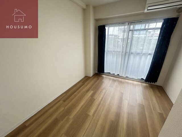 物件内観写真4　(ゆったりとした居間です)