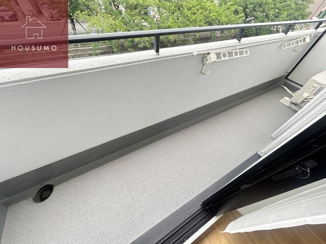 物件内観写真12　(お洗濯にも便利なバルコニー付き)