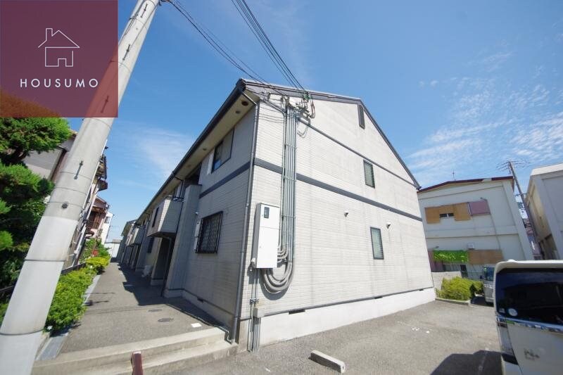 物件外観写真1　(外観もきれいです)