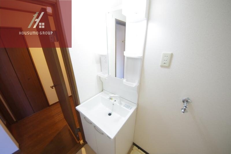 物件内観写真16　(独立洗面台で身支度をすべて済ませてしまいましょう)