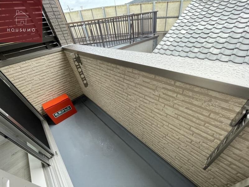 物件内観写真12　(開放的で明るい空間を演出してくれるバルコニーです)