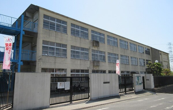 周辺環境(孔舎衙東小学校 650m)